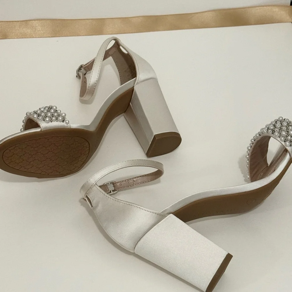 Kelly and Katie — Hildie Sandal - Picture 7 of 9